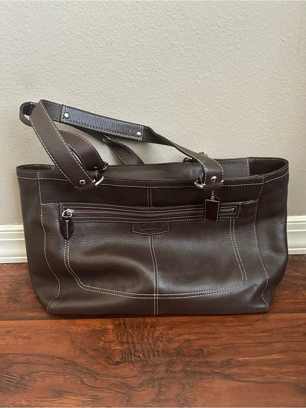 AUTHENTIC COACH PEBBLE  BROWN LEATHER HANDBAG STAIN/PEN MARKS INSIDE THE OUTSIDE